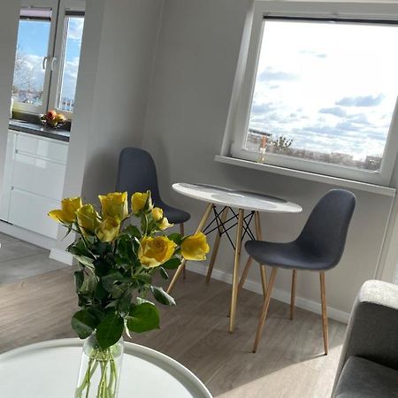 Luxury White Apartment By Marta Radom Bagian luar foto